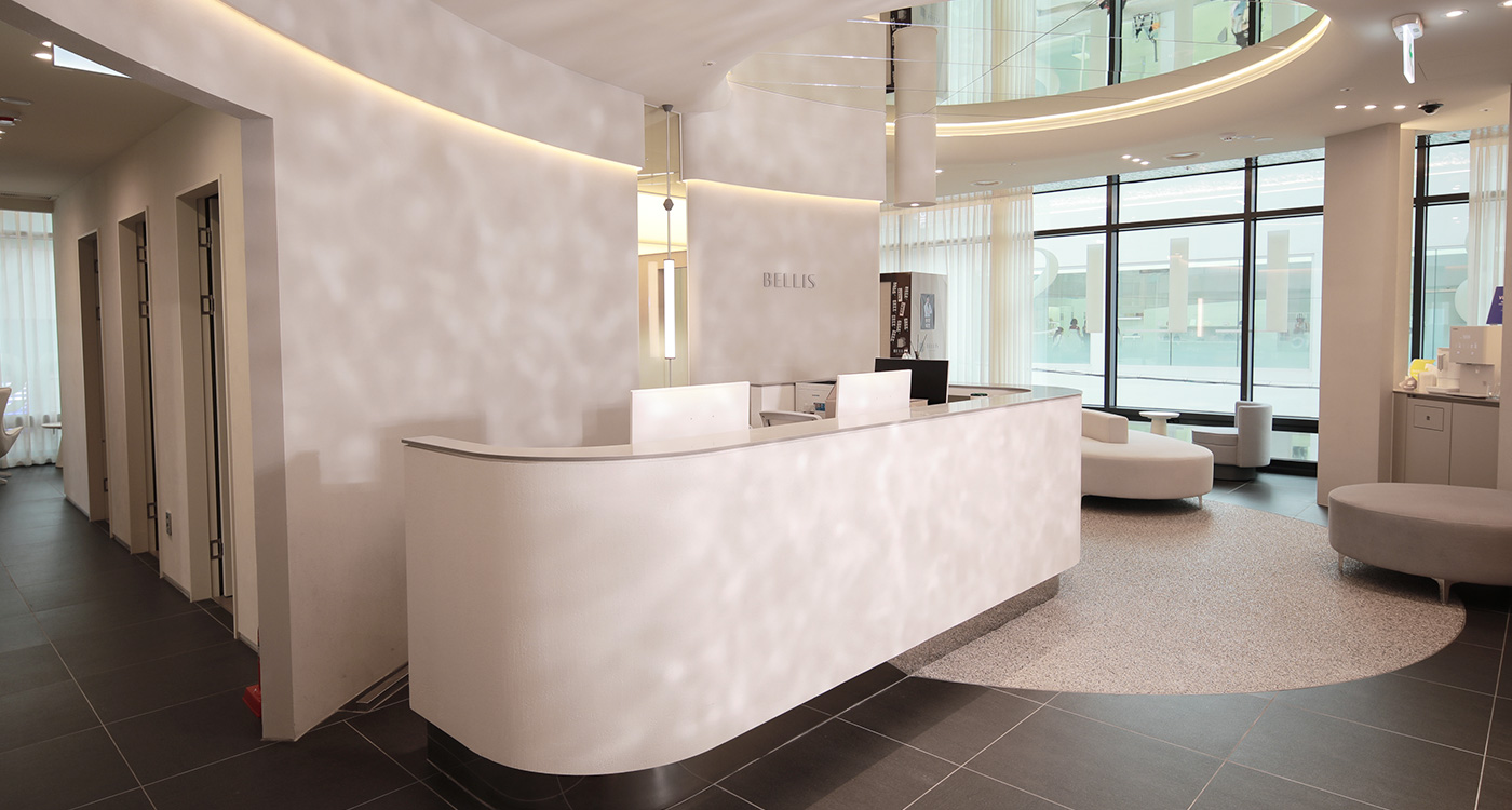 Bellis Clinic Seongsu lobby with reception desk and bright, modern waiting area